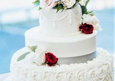 flowers on wedding cake