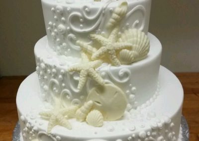wedding cake seashells and starfish